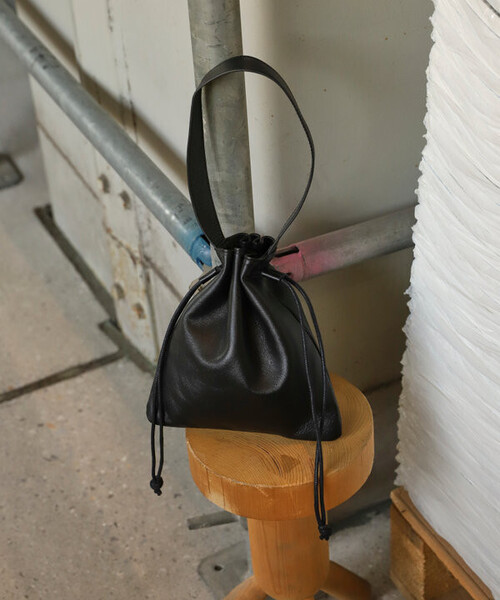 Firsthand（ファーストハンド） ショルダーバッグ Drawstring Leather