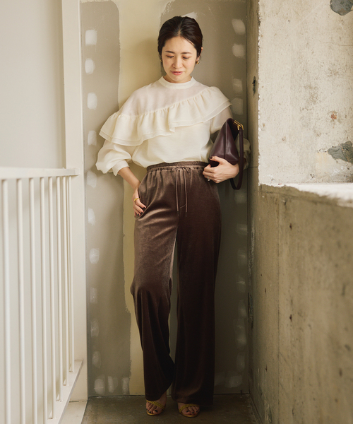 超美品☆イエナ　IENA  サテンフリルシャツ　ベージュ IENA - 超美品☆イエナ IENA サテンフリルシャツ ベージュの通販 by