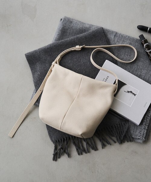 gemeil russet レザーミニショルダーバッグ ベージュ 斜め掛けバッグ russet（ラシット） ショルダーバッグ バッグ 「再値下げ」レザーミニ