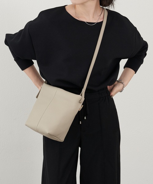 未使用級✨ラシット　 レザー　ショルダーバッグ　 ブラック russet（ラシット） ショルダーバッグ バッグ レザーミニショルダー