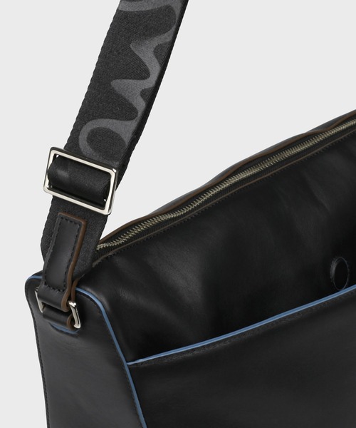Paul Smith（ポール・スミス） ショルダーバッグ ロゴエンボス