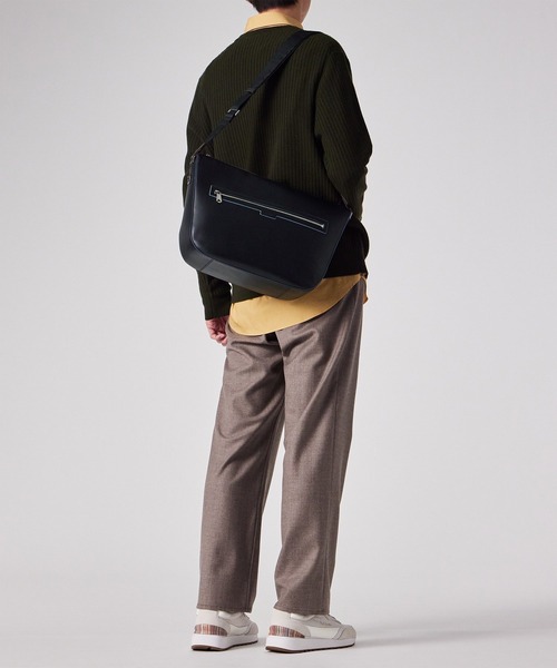 Paul Smith（ポール・スミス） ショルダーバッグ ロゴエンボス