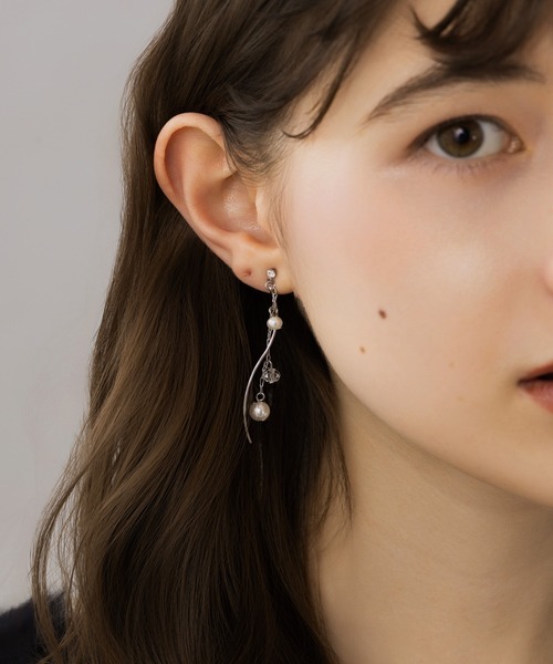 LA MUe ピアス 「LA MUE」アシンメトリー ノットワイヤーピアス