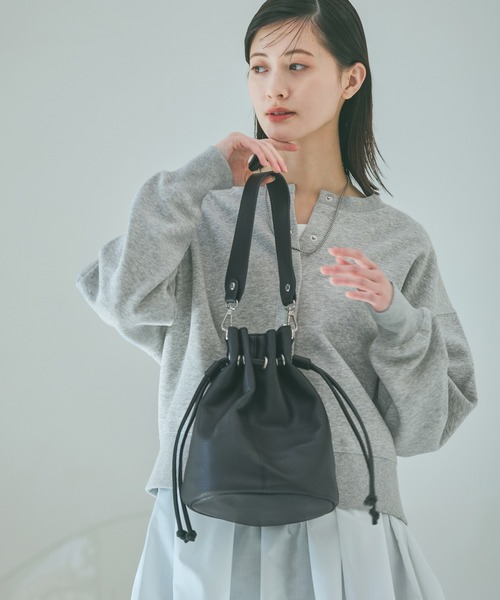 ランセル 2way ハンドバッグ ショルダーバッグ 巾着バッグ 肩掛け ロゴ金具 中古・古着通販】LANCEL (ランセル) 2WAY型押し巾着バッグ レッド