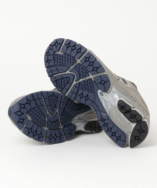 「New Balance」 シューズ 24 チャコールグレー レディースの画像