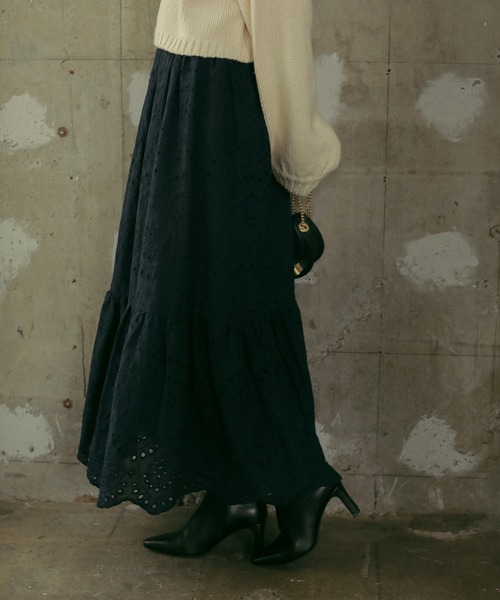 【25AW NEW】LOEWE_women / レースのインサート入りスカート フラワーレース刺繍バックレースアップマーメイドスカート