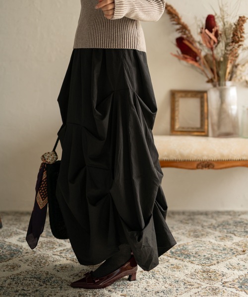 ランダムタックボリュームスカート　ブラック エトレトウキョウ ETRE' TOKYO ランダムタックボリュームスカート