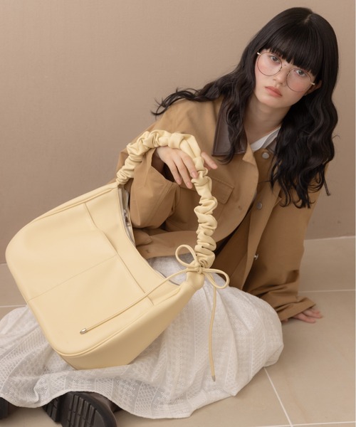 ショルダーバッグ バッグ シャーリングショルダーバッグ レディースの画像