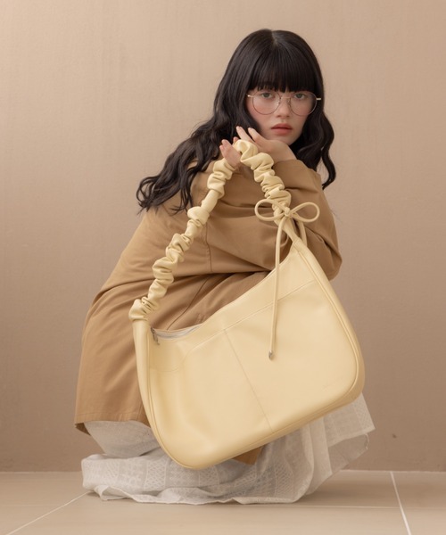 ショルダーバッグ バッグ シャーリングショルダーバッグ レディースの画像