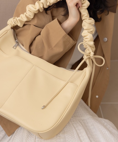 ショルダーバッグ バッグ シャーリングショルダーバッグ レディースの画像