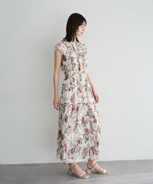 ワンピース フラワー柄シアープリーツワンピースの画像