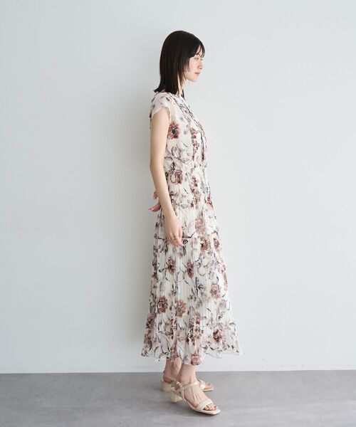 ワンピース フラワー柄シアープリーツワンピースの画像