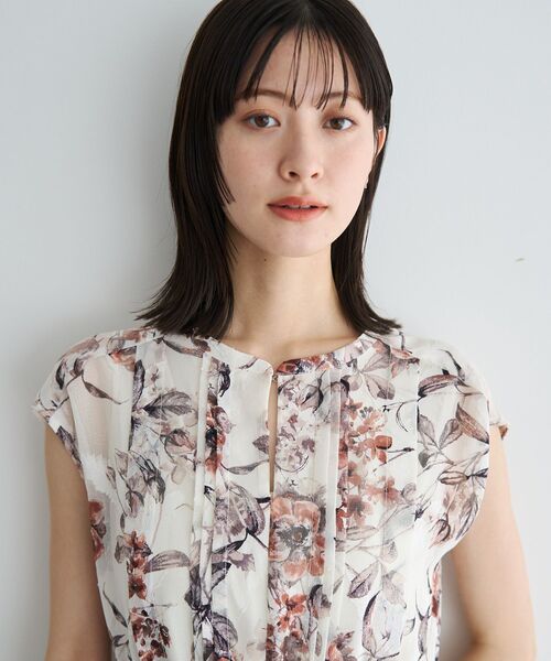 ワンピース フラワー柄シアープリーツワンピースの画像