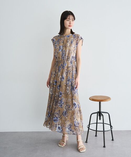 ワンピース フラワー柄シアープリーツワンピースの画像