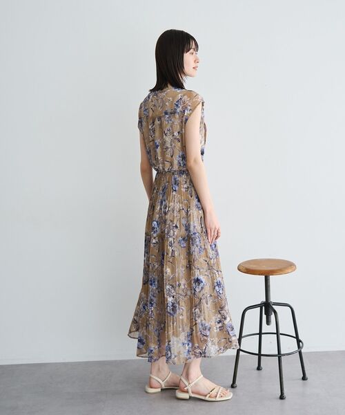 ワンピース フラワー柄シアープリーツワンピースの画像