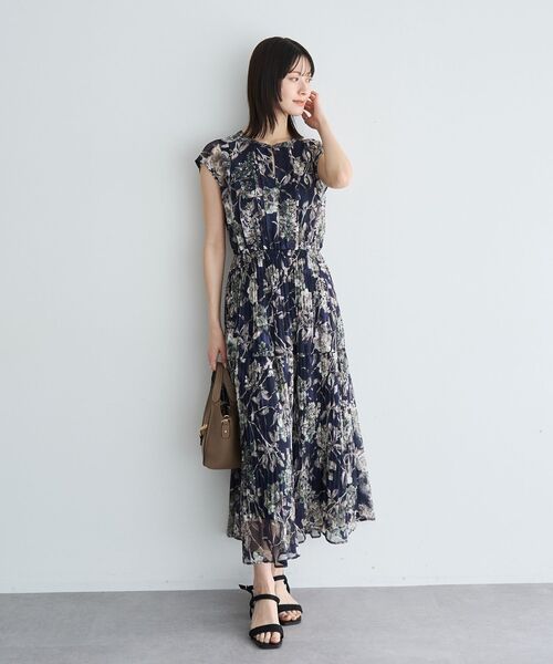 ワンピース フラワー柄シアープリーツワンピースの画像