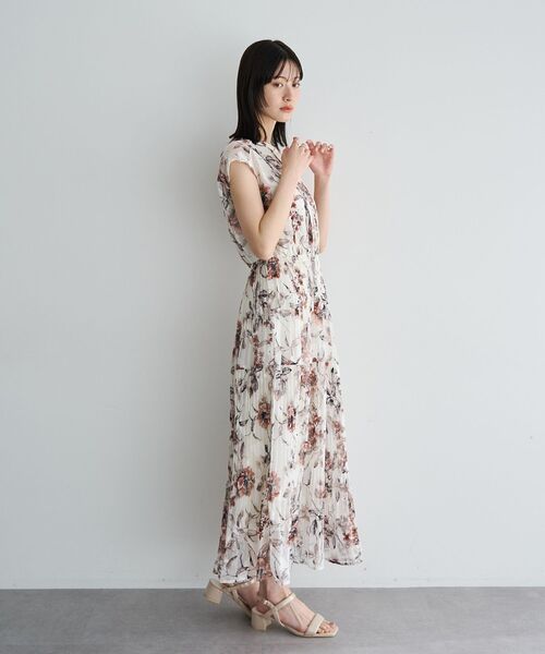 ワンピース フラワー柄シアープリーツワンピースの画像