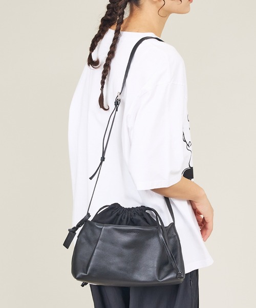 【超素敵】ஐショルダーバッグ デ ブラック美品 YArKA ショルダーバッグ 「ARUTEMIKA/アルテミカ」LEATHER TUCK