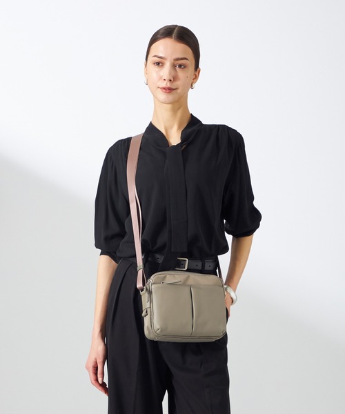 Y'SACCS（イザック） ショルダーバッグ バッグ ナイロン×牛革コンビ