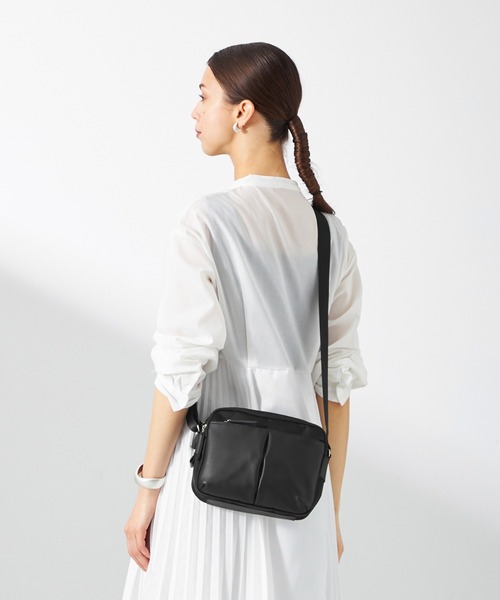 ブラック ショルダーバッグ 素敵 19cm Y'SACCS（イザック） ショルダーバッグ バッグ ナイロン×牛革コンビ
