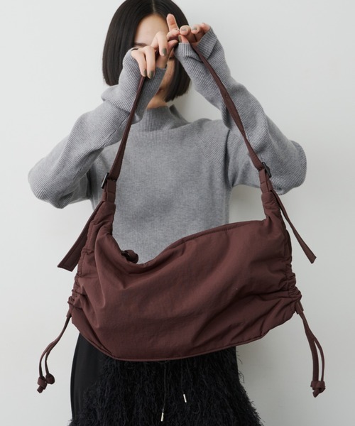 Le Vernis ハンドバッグ LE VERNIS(ル・ベルニ) Stomach bag S