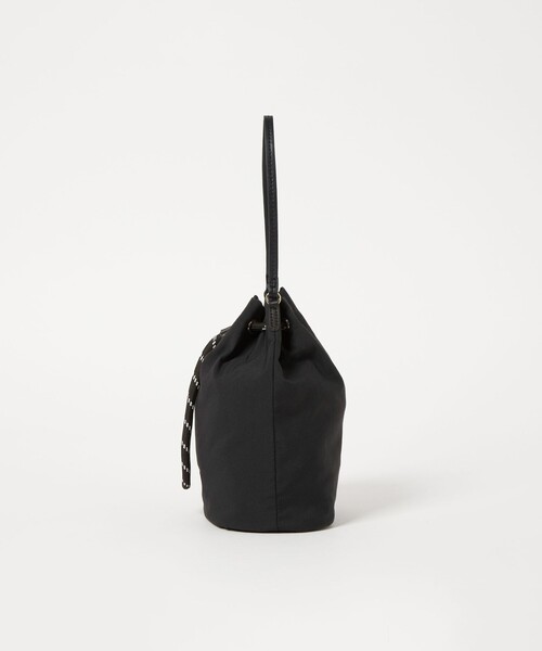 黒いドローストリングバッグ KT5AV78039_1.jpg