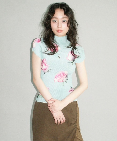 musubore（ムスボレ） tシャツ pleated print tops ”scattered rose