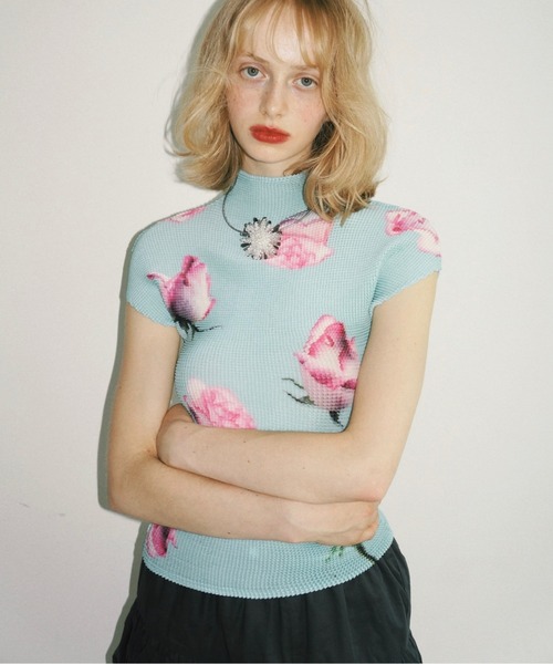 musubore（ムスボレ） tシャツ pleated print tops ”scattered rose