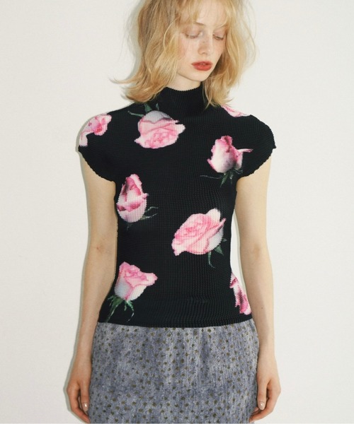 musubore（ムスボレ） tシャツ pleated print tops ”scattered rose