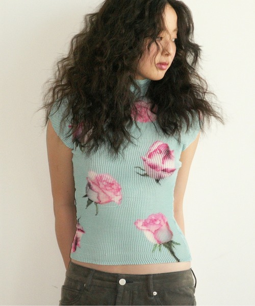 musubore（ムスボレ） tシャツ pleated print tops ”scattered rose