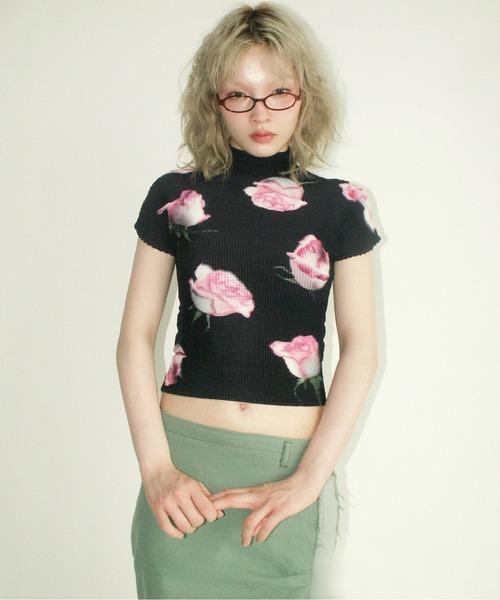 musubore（ムスボレ） tシャツ pleated print tops ”scattered rose