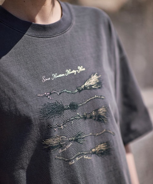 Sunny clouds（サニークラウズ） tシャツ 半袖 魔法のほうきTシャツ