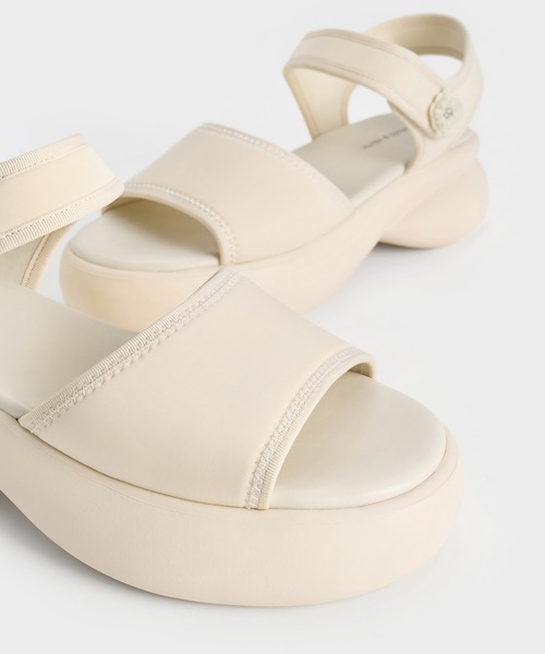 CHARLES ＆ KEITH サンダル フラワーバックル プラットフォーム