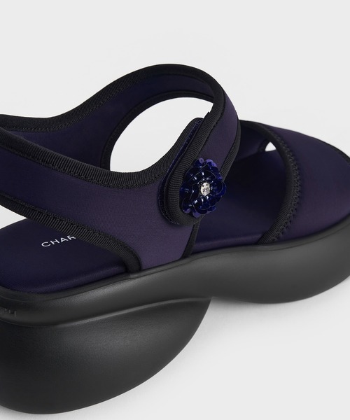 【新品未使用】フラワーバックル プラットフォームスポーツサンダル　23.5 CHARLES ＆ KEITH サンダル フラワーバックル プラットフォーム