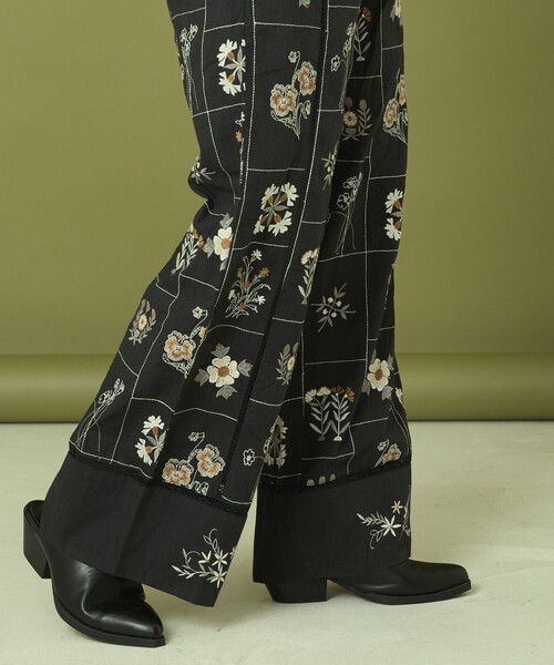 Freada フリーダFreaks store ベロアパンツ 花柄　ブラック Freada（フリーダ）の「ベロアプリントパンツ（その他パンツ