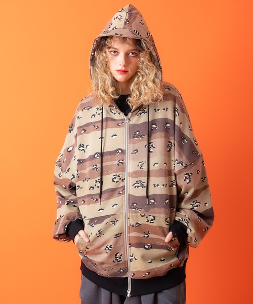 パーカー a.p.o.v. バックナンバリングカモフラスウェットツバ付き 