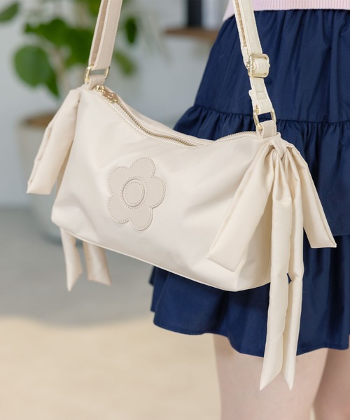MARY QUANT　ショルダーバッグ　ベージュ MARY QUANT ショルダーバッグ バッグ マリークワント mary quant