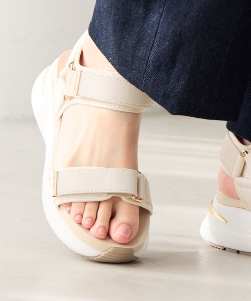 「HIMIKO」 フラットサンダル LARGE ブラウン レディースの画像