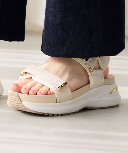 「HIMIKO」 フラットサンダル LARGE ブラウン レディースの画像