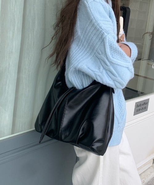 ショルダーバッグ バッグ フェイクレザーラウンドショルダーバッグ/A4