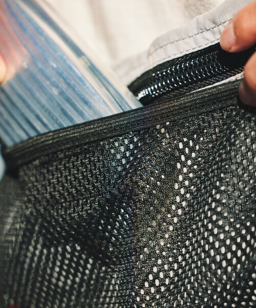 「POLeR」 ショルダーバッグ ONE SIZE グレー メンズ_画像2