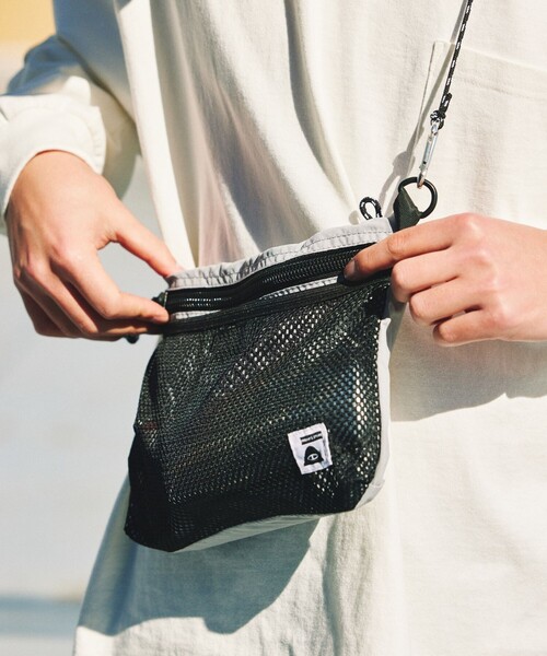 「POLeR」 ショルダーバッグ ONE SIZE グレー メンズ_画像3