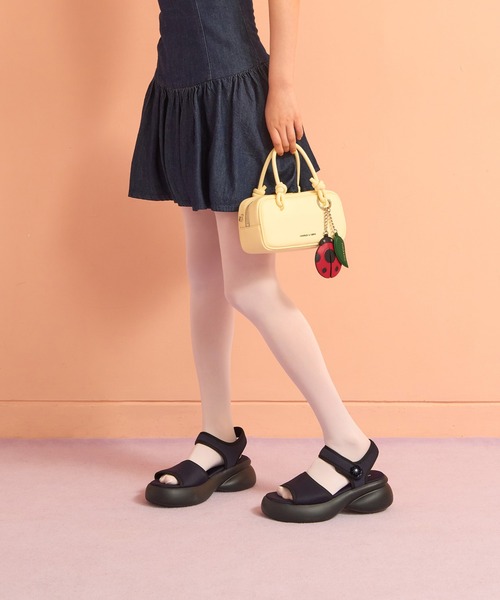 CHARLES & KEITH◆Sammie サミー ジップトート◆送料込 Sammie サミー ノットハンドルイロンゲイティッドバッグ - Cream