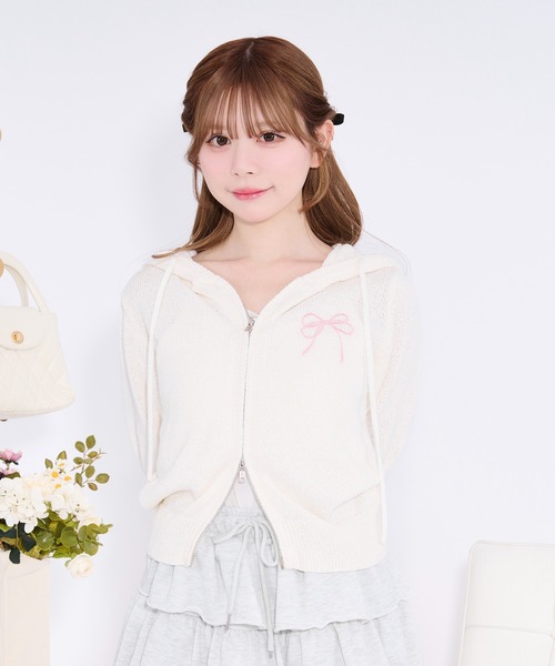 【はるるさん専用】アプワイザーリッシェ 袖ビジューニットパーカー ホワイト♡ はるるさん専用】アプワイザーリッシェ 袖ビジューニットパーカー