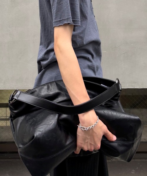 レザーショルダーバック　archive ショルダーバッグ 「HAH ARCHIVE」Contour Shoulder Bag（Faux Leather