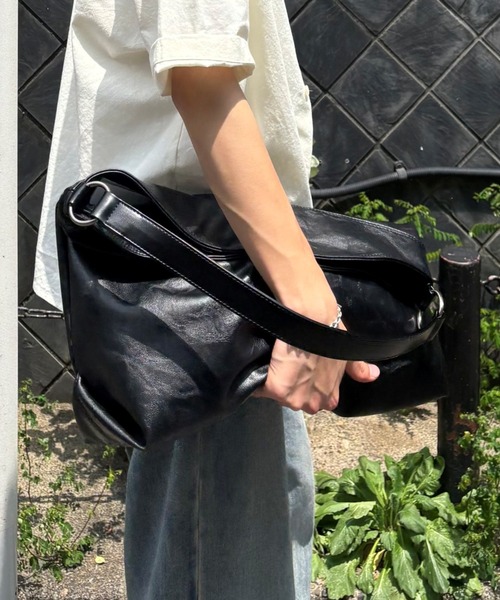 ショルダーバッグ 「HAH ARCHIVE」Contour Shoulder Bag（Faux Leather