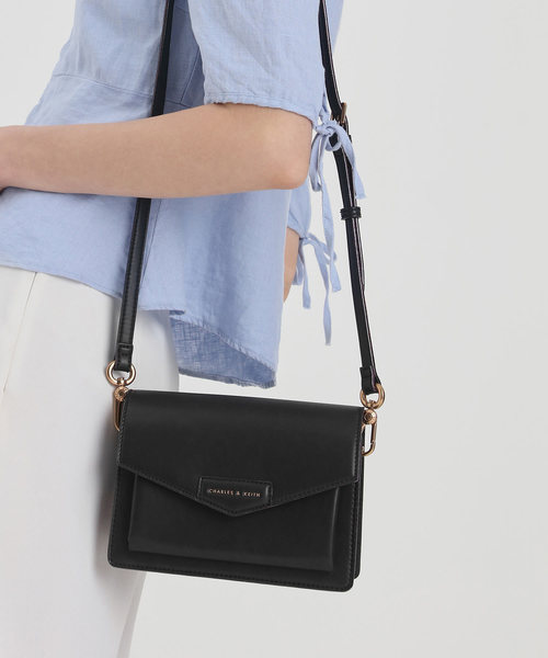 CHARLES & KEITH◆フロントフラップ クロスボディバッグ◆送料込 フロントフラップ チェーンハンドルクロスボディバッグ