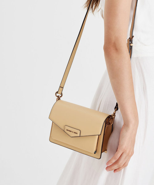 CHARLES & KEITH◆フロントフラップ クロスボディバッグ◆送料込 CHARLES ＆ KEITH ショルダーバッグ バッグ フロントフラップ