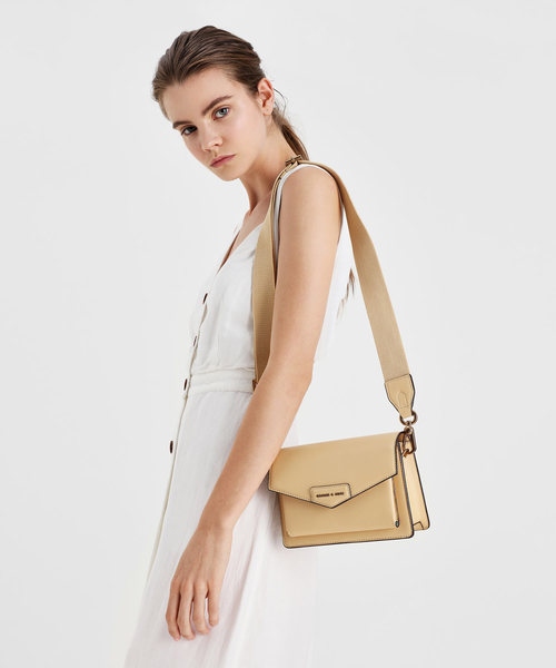 CHARLES & KEITH◆フロントフラップ クロスボディバッグ◆送料込 CHARLES ＆ KEITH ショルダーバッグ バッグ フロントフラップ