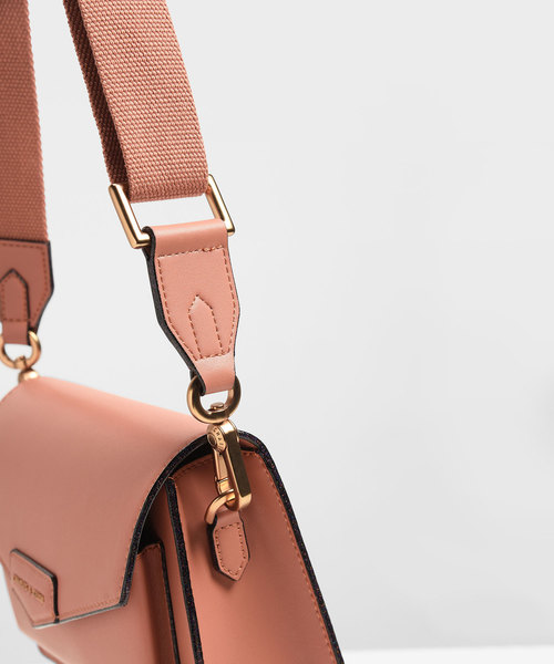 CHARLES & KEITH◆フロントフラップ クロスボディバッグ◆送料込 CHARLES ＆ KEITH ショルダーバッグ バッグ フロントフラップ